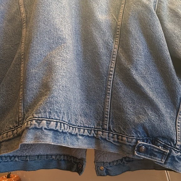 Authentic 80's Levis sherpa Trucker jean jacket - Picture 12 of 16